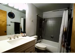 Photo #5: 587728738 Listing 