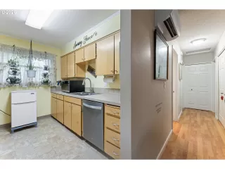 Photo #3: 587982407 Listing 