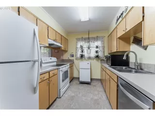 Photo #4: 587982407 Listing 
