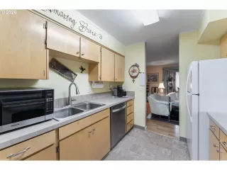 Photo #5: 587982407 Listing 