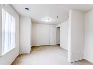 Photo #5: 588618914 Listing