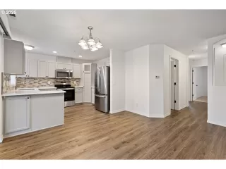 Photo #4: 589581177 Listing