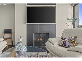 Photo #4: 590205675 Listing