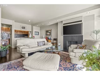 Photo #5: 590205675 Listing