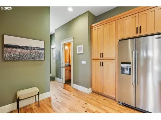 Photo #6: 590220923 Listing