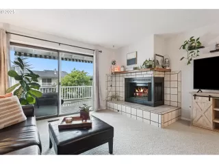 Photo #4: 590606251 Listing