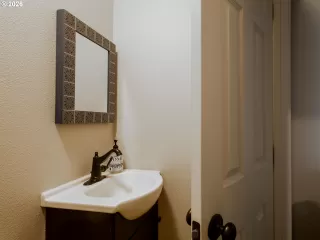 Photo #4: 591320199 Listing