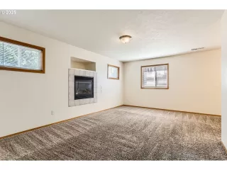 Photo #4: 591327053 Listing 