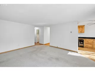 Photo #2: 591369238 Listing 