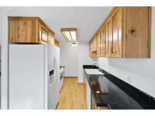 Photo #5: 591369238 Listing 