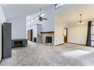 Photo #4: 591633431 Listing