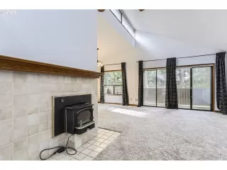 Photo #6: 591633431 Listing