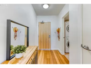 Photo #2: 591933738 Listing 