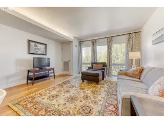 Photo #4: 591933738 Listing 