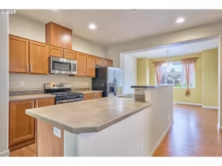 Photo #2: 591952415 Listing