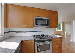 Photo #6: 591984876 Listing