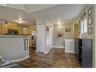 Photo #4: 592421365 Listing