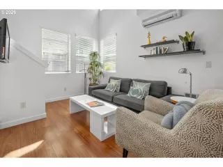 Photo #4: 592954354 Listing 