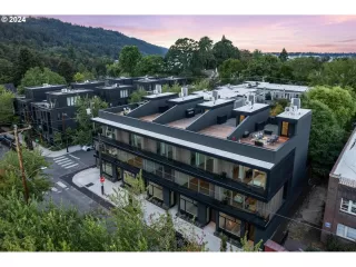 Photo #2: 594059518 Listing