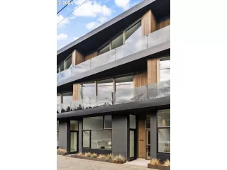 Photo #3: 594059518 Listing