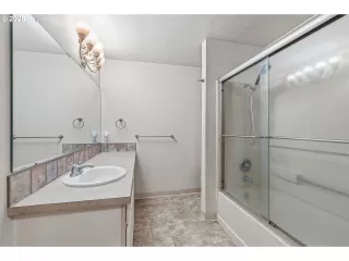 Photo #2: 594160036 Listing