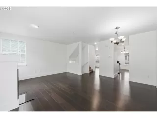 Photo #3: 594237049 Listing