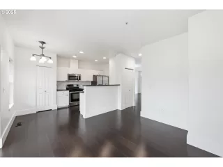 Photo #6: 594237049 Listing