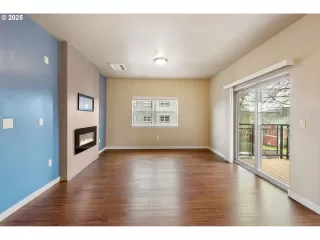 Photo #3: 594365952 Listing