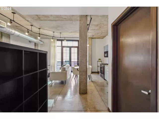 MLS: 594529046 Condo For Sale