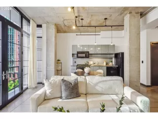 Photo #2: 594529046 Listing