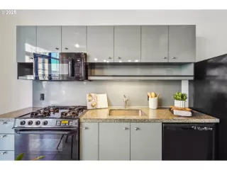 Photo #4: 594529046 Listing