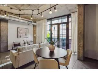 Photo #5: 594529046 Listing