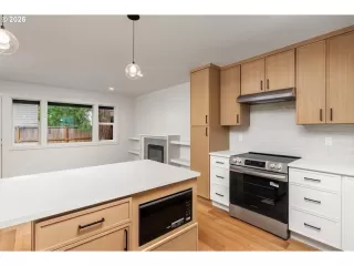 Photo #3: 594724326 Listing