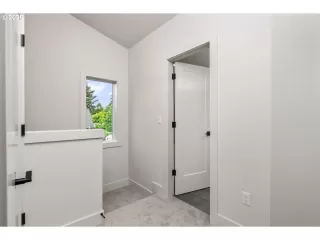 Photo #6: 594724326 Listing