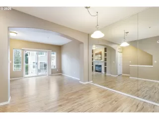 Photo #4: 594751026 Listing