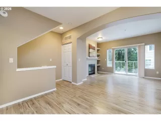 Photo #5: 594751026 Listing