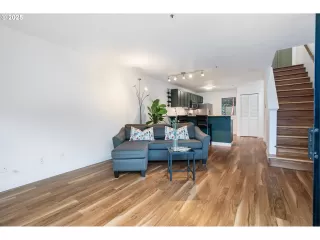 Photo #5: 595652789 Listing 