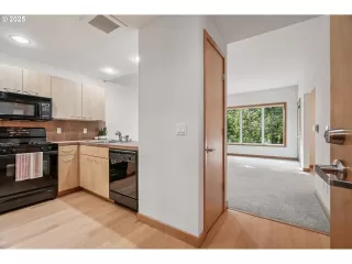 Photo #4: 595770428 Listing