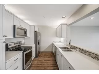 Photo #3: 595982765 Listing