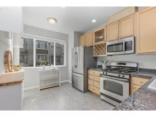 Photo #6: 597542787 Listing