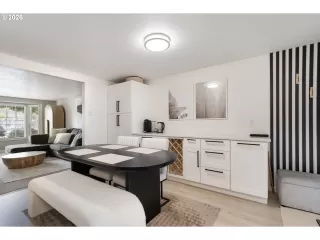 Photo #3: 598111022 Listing