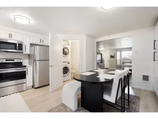 Photo #4: 598111022 Listing