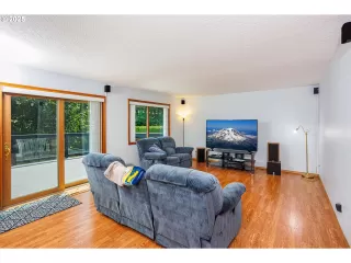 Photo #2: 598183953 Listing