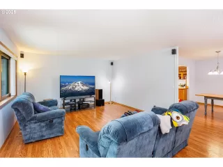 Photo #3: 598183953 Listing