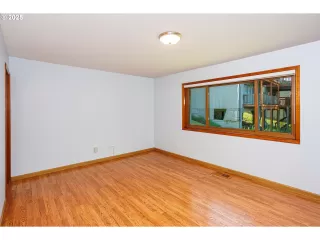 Photo #4: 598183953 Listing