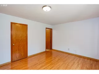 Photo #5: 598183953 Listing