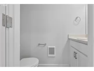 Photo #2: 598389052 Listing