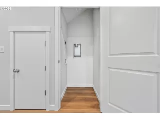 Photo #3: 598389052 Listing