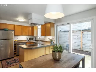 Photo #4: 599342718 Listing 