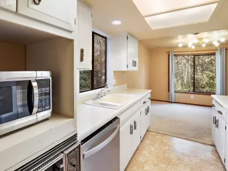 Photo #6: 600664776 Listing